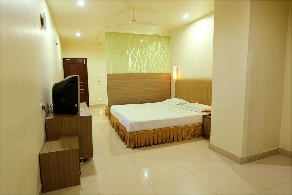 Hotel Sitara Grand Hyderabad Exterior photo
