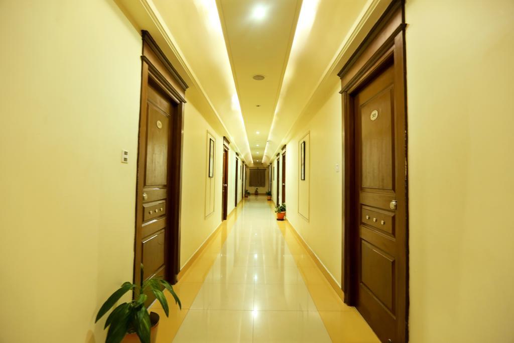 Hotel Sitara Grand Hyderabad Exterior photo